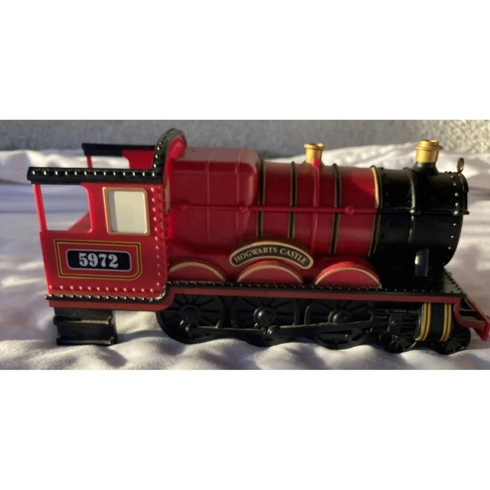 Hogwarts Castle 5972 Locomotive & 2 Passenger Trains NO Coal Tender READ